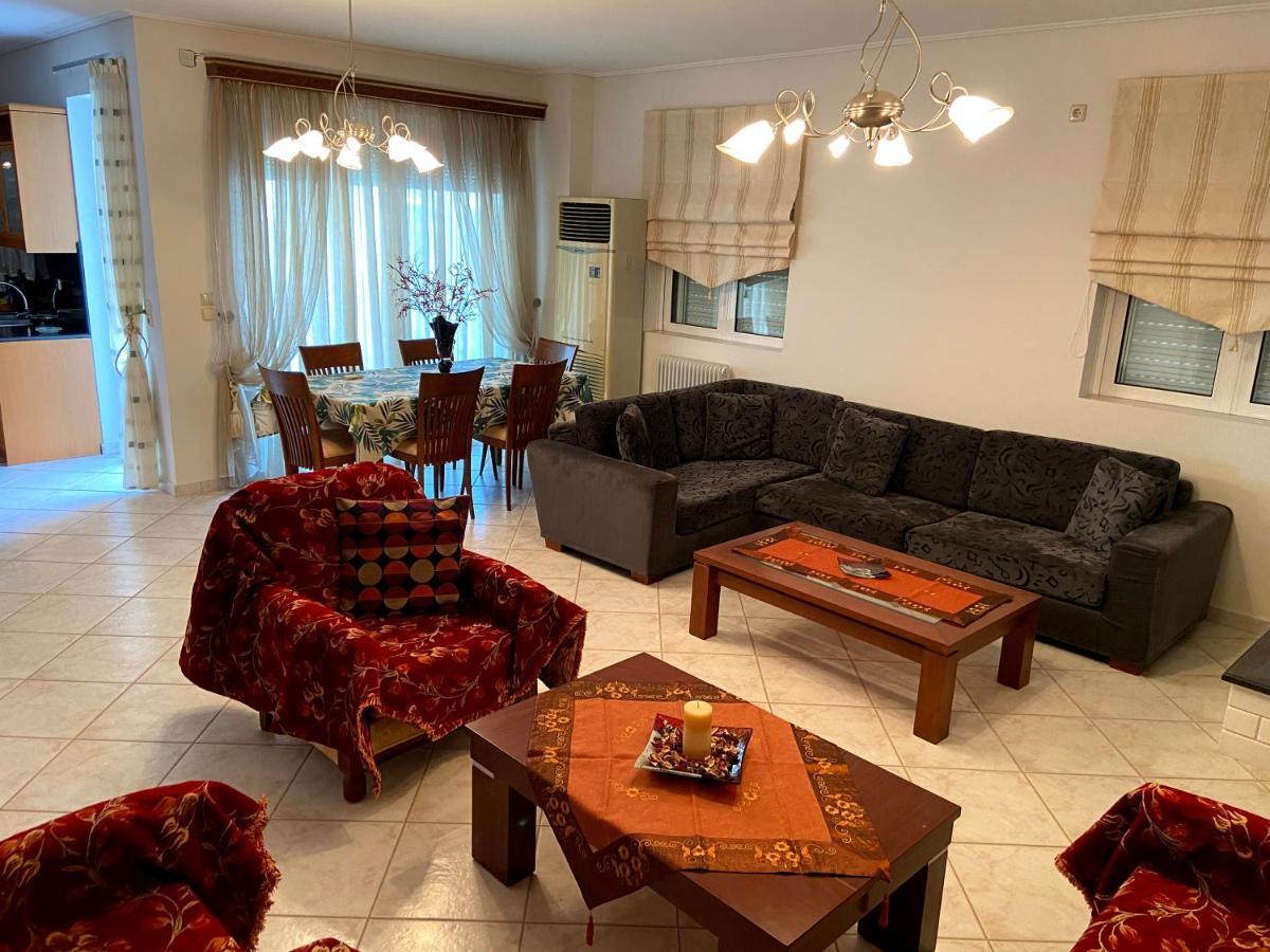 Beautiful Apartment Near The Beach Kalamata Exterior foto